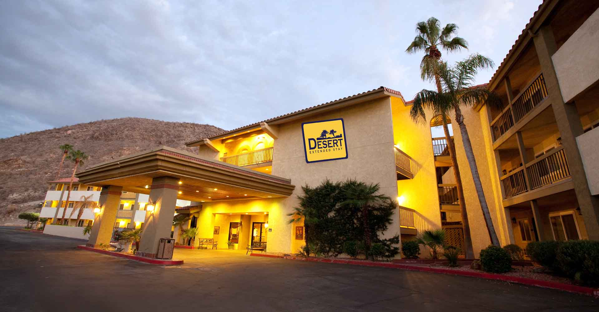 Front of Hotel Desert Inn Extended Stay Cathedral City